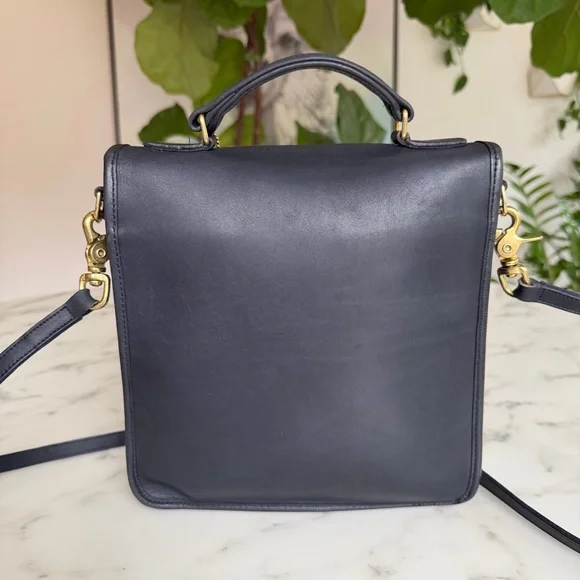 【本日限定★アメリカ製】VINTAGE COACH HAND BAG 5296 Coach Vintage Large Shoulder Pouch Station Bag 5130 Navy Blue